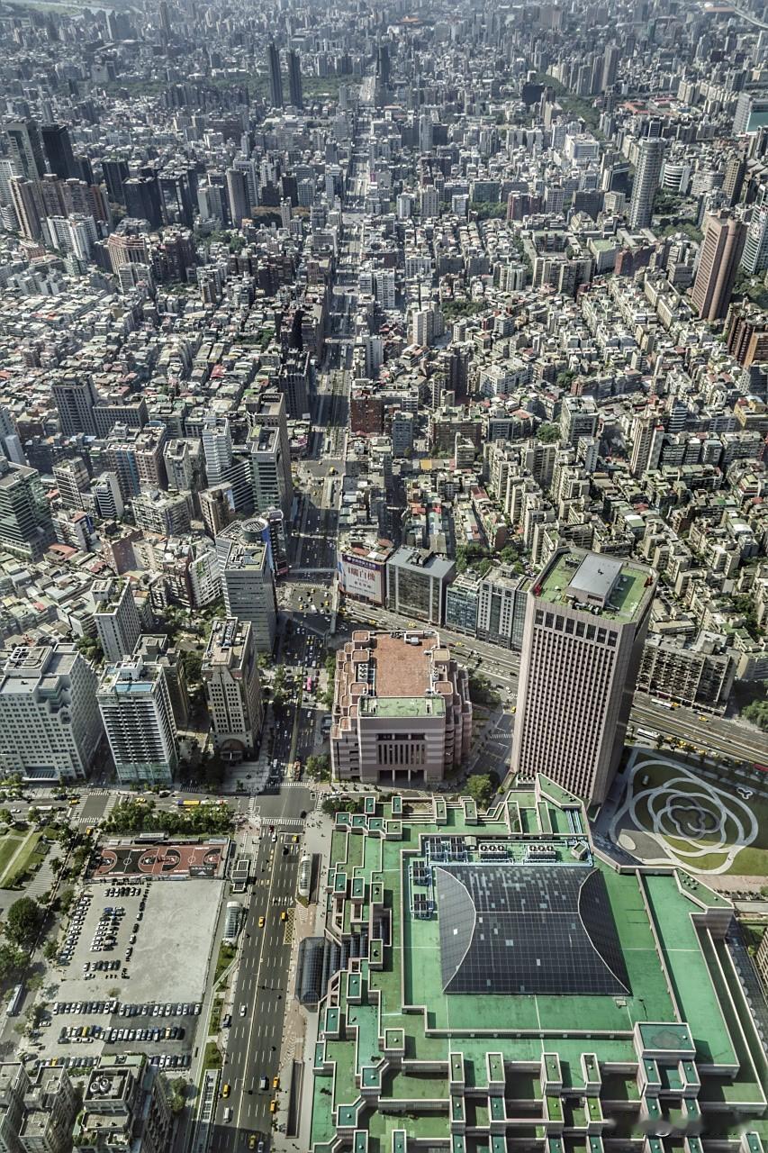 这是“家的俯瞰”！

日前，大陆公布台湾岛上高清卫星图像，引发广泛关注，与岛上一