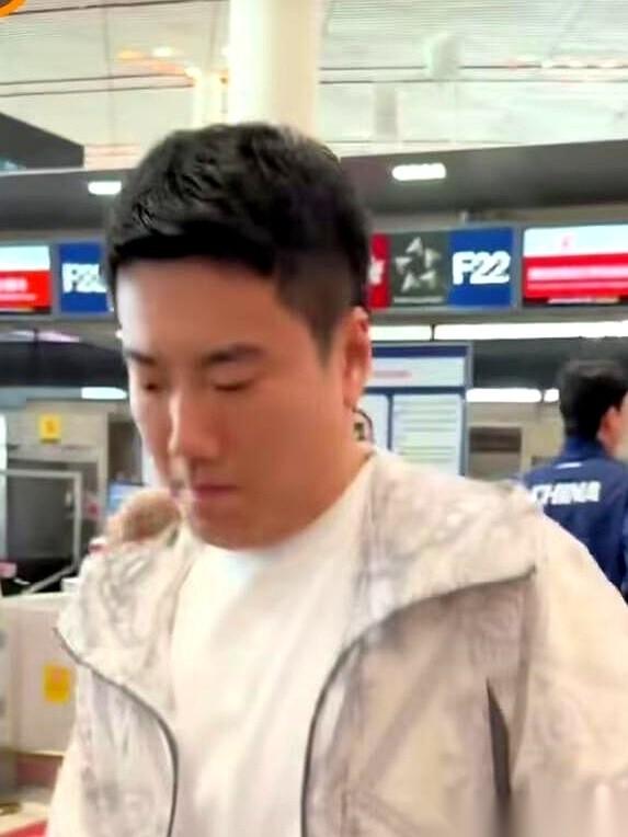 这次中国男乒能不能拿冠军，眼光如果只盯着王楚钦和林诗栋，怕是全看走眼了。
王楚钦