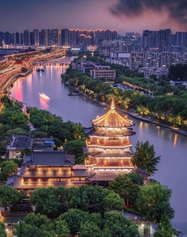 骏马迎春，新年伊始。惠阳关于“建立深惠都市圈的示范样板”的提法，看似突兀，实则折