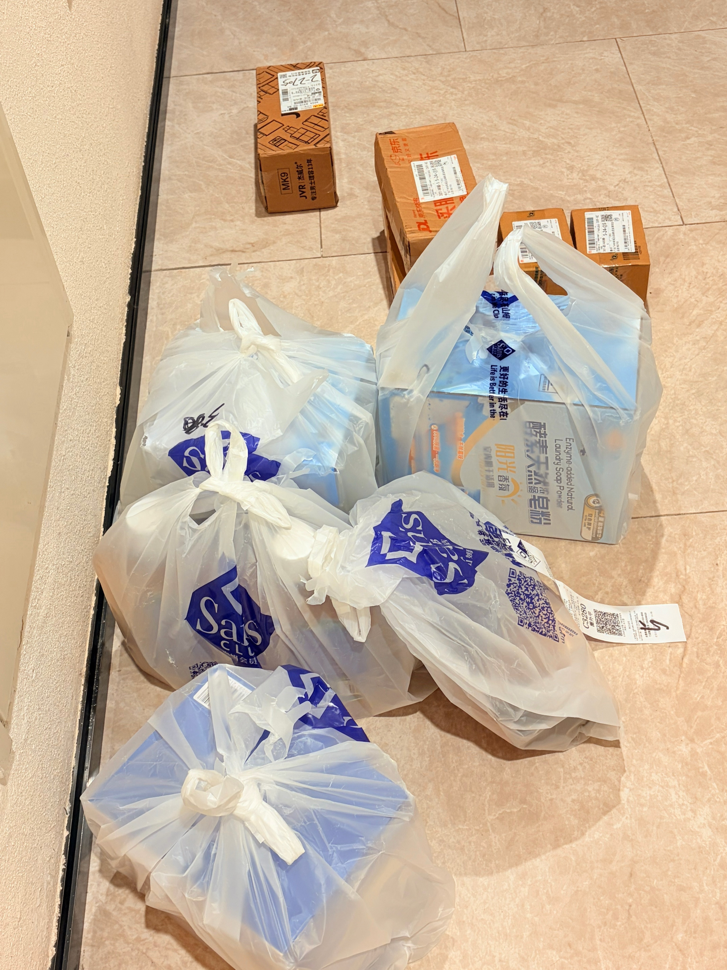 还有三分之二没到货。我被生活逼到绝路时就这样靠购物解压！ 