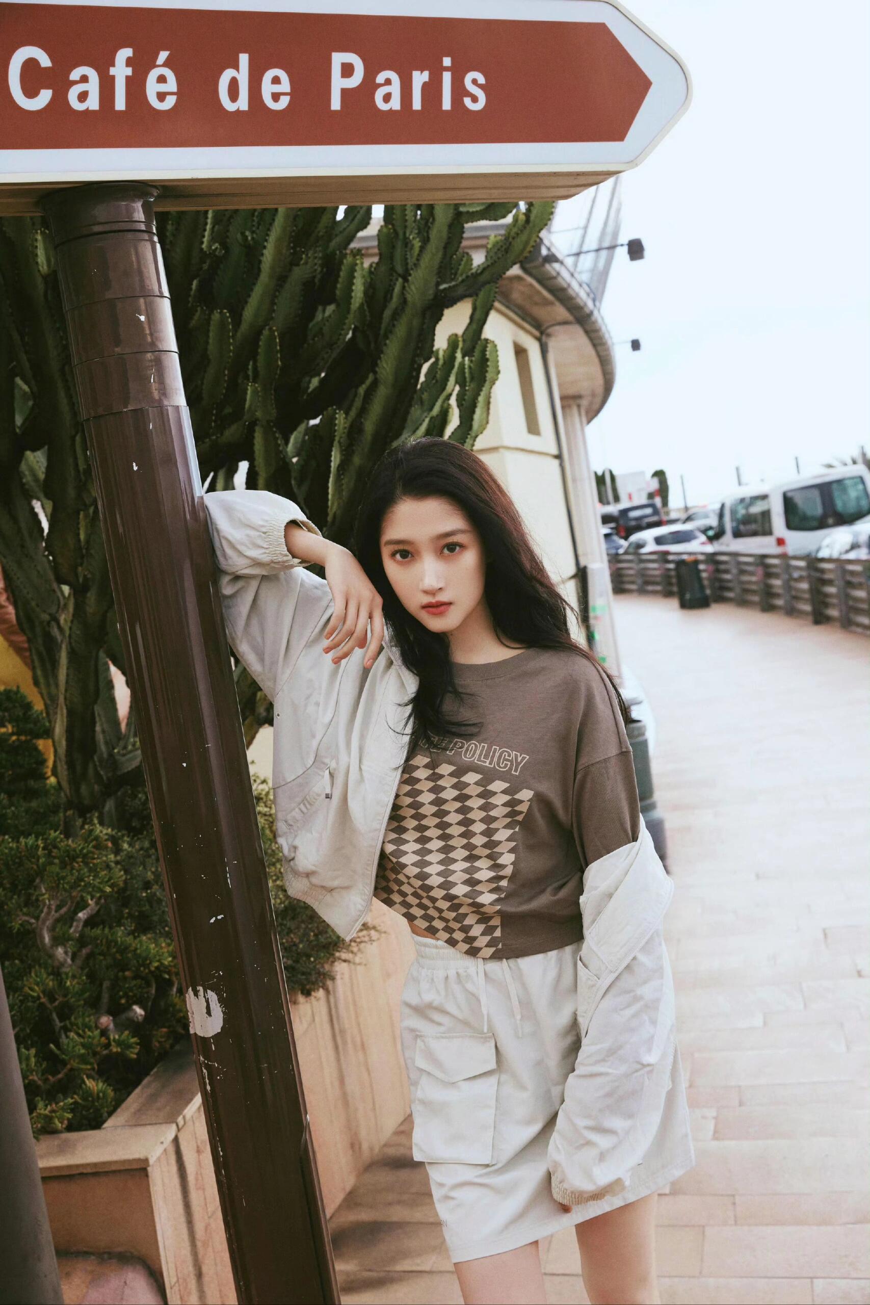 关晓彤的腿自带焦点体质 关晓彤的长腿简直自带聚光灯！古装剧里裙摆翻飞难掩好比例，