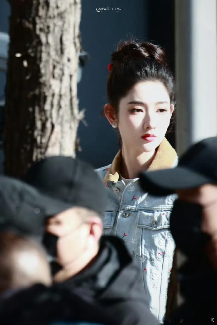 王玉雯妈妈最喜欢的扎紧点发型好适合大光明 