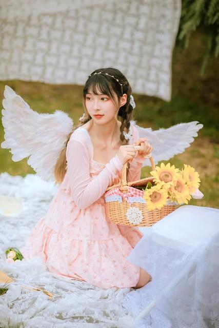 《坎坷缘》
​
流年转瞬恨无双，
​
恋爱多时又断肠。
​
世事坎坷难如愿，
​