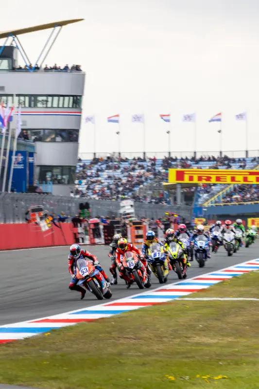 很多人原来并不熟悉 WorldSSP。
它不是最大众的 MotoGP，也不是人人