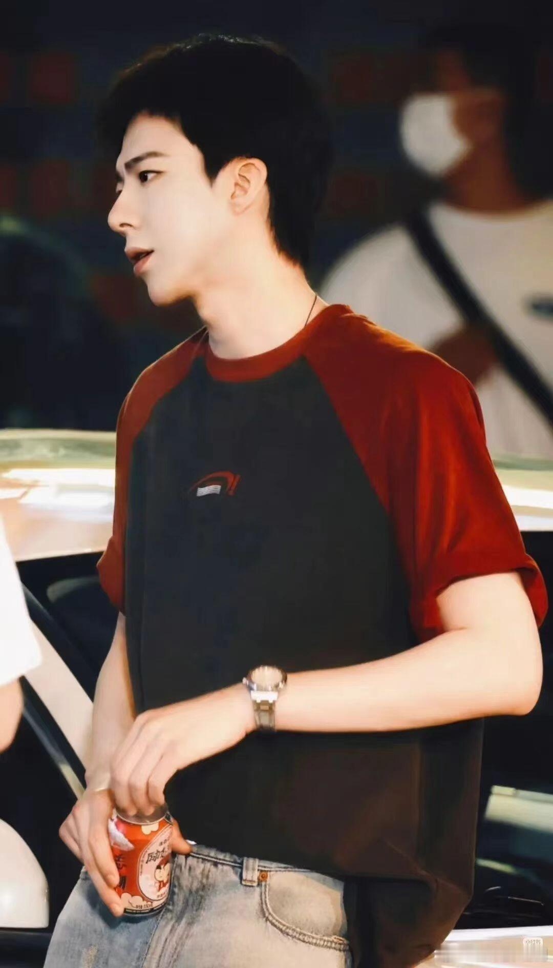 微博娱乐白皮书发布2025年商业价值TOP10明星：国民歌手演员刘宇宁位列前五。