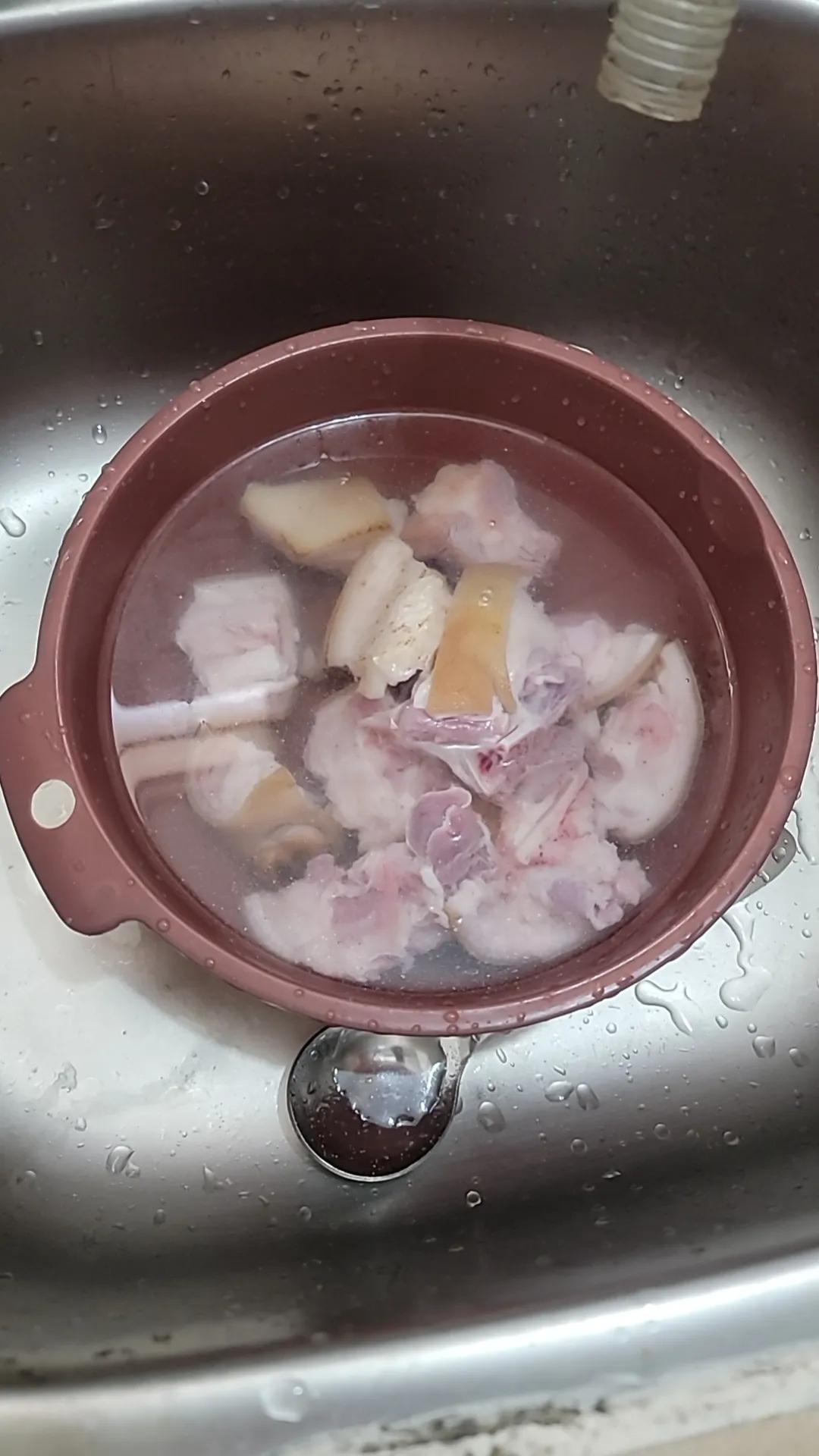 不错不错，炒糖色出来，不用酱油了，颜色更好看