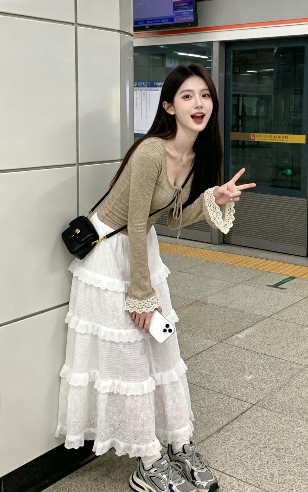 元气少女在地铁站打卡，穿搭甜美又时尚！📸💕美女的美丽瞬间分享 气质少女感穿搭