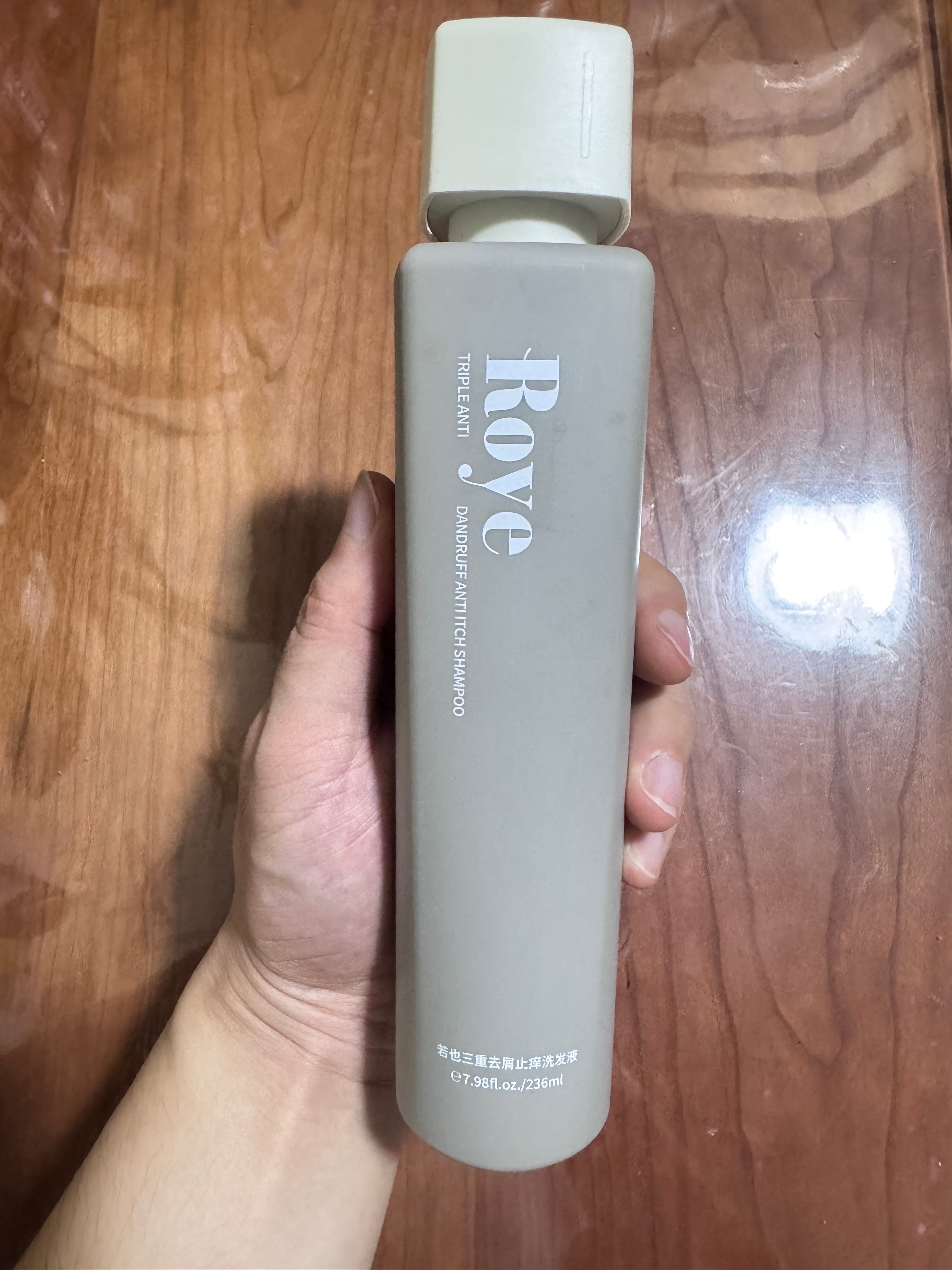 作为一个染发上瘾的人，我太懂这种矛盾了。一边恨不得每个月换一个发色，一边又被染完