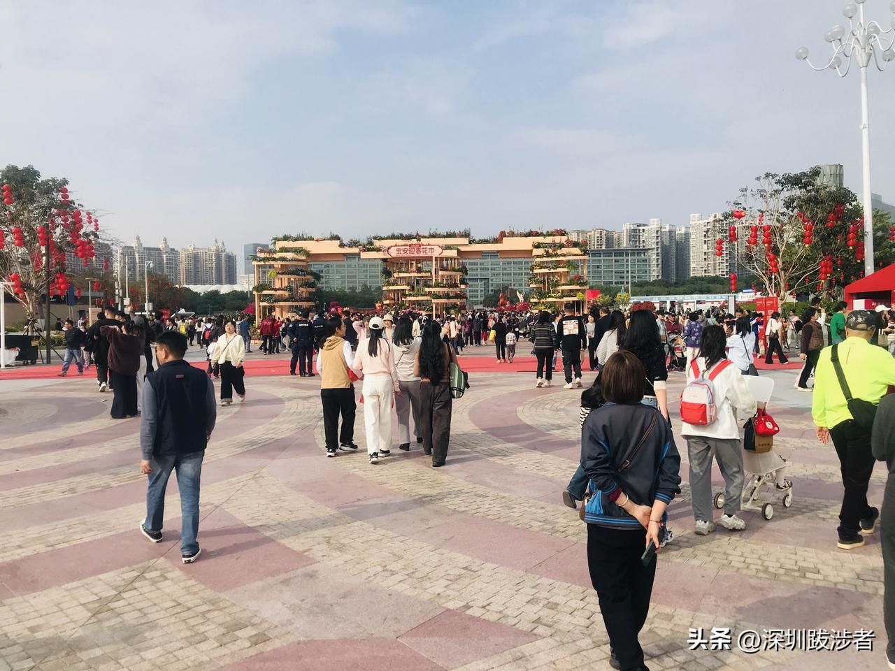 餐饮哪里需要玩那么花哨？春节过后，经过翻身村，看到路边一个大的餐厅关门了，隔出来