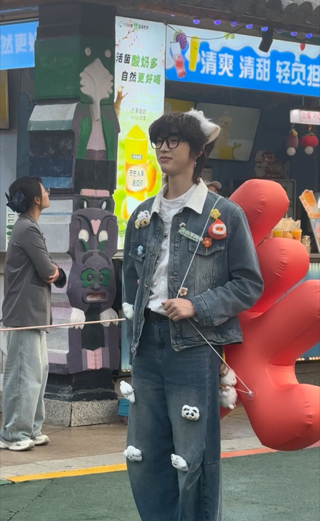 沈阳社交悍匪把游乐园NPC整害羞了沈阳人逛游乐园主打一个反客为主沈阳人逛乐园主打