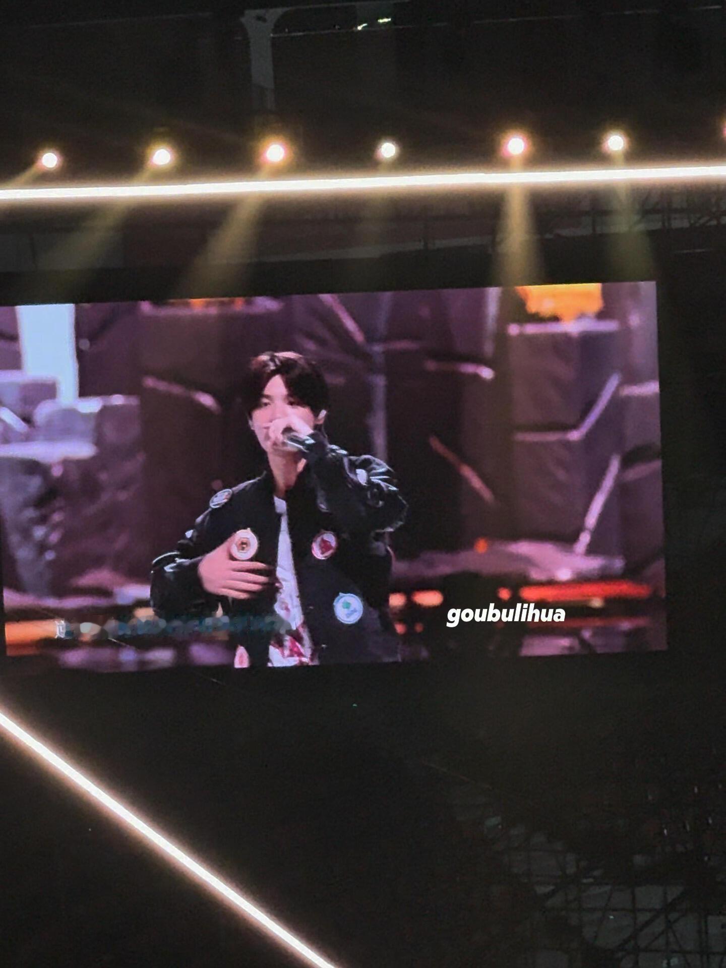 黄明昊共创之夜彩排 黄明昊共创之夜彩排！期待26号舞台见[赢牛奶] ​ ​​​