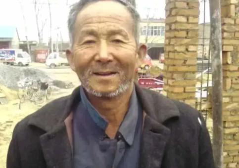 北京一流浪汉因无暂住证被送进收容所，填写籍贯时警察瞬间呆住，他惊讶的问道：“您就