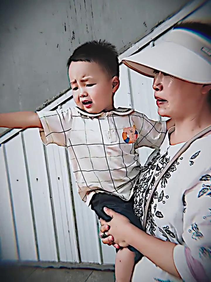 别哭了，我走了。