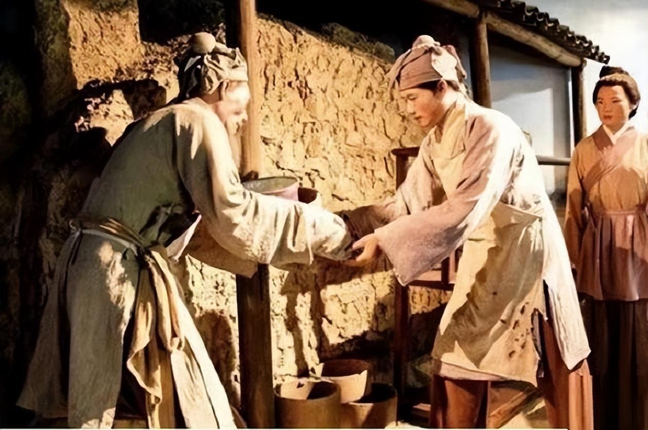 古代有一个农妇，生得十分漂亮，每当地主到她家收租时，会趁着对方丈夫不在调戏她。虽