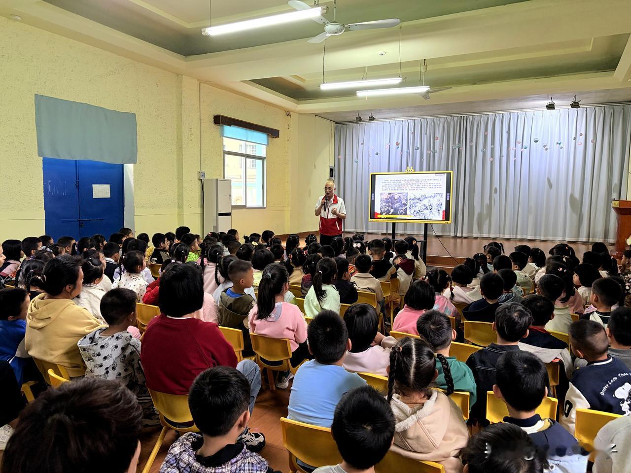 3月31日下午，赣州市新四军历史研究会副会长、赣州市社科普及文明实践志愿服务队队