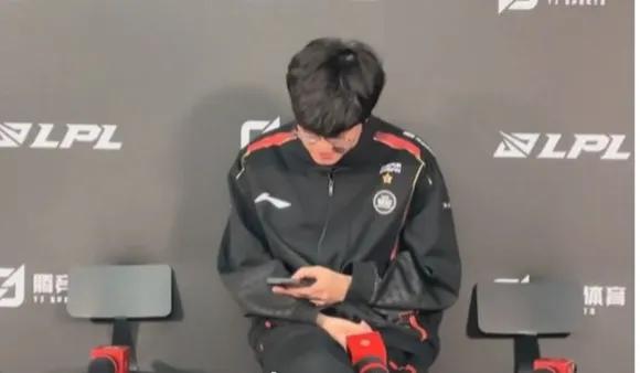 Jiejie因病缺席，EDG却拿到了首胜，这足以说明联盟的“控制变量法”是完全错