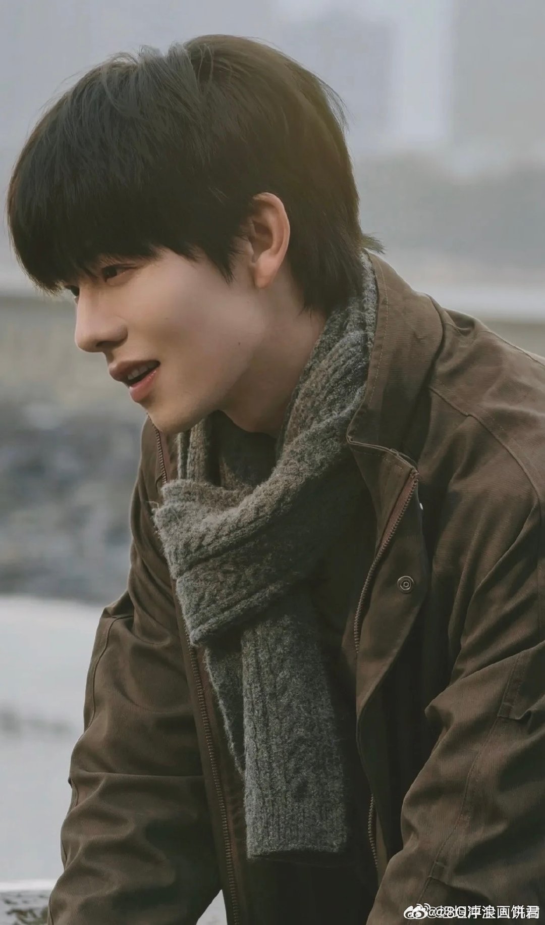 曾辉A爆了 认真做事的样子绝了，云淡风轻却掌控全场。不争不抢，自有分量。曾辉A爆