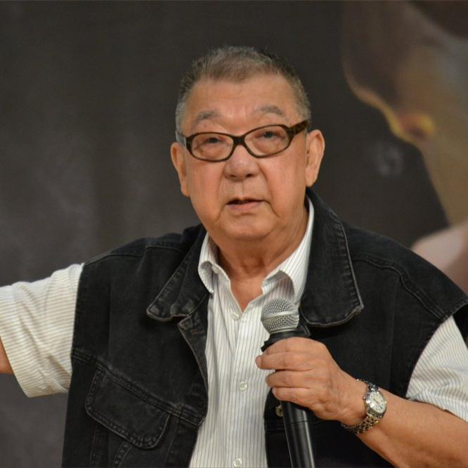 导演，郭宝昌说，我是个野种，两岁的时候，卖到了同仁堂，给人家当养子，偏偏是我这个