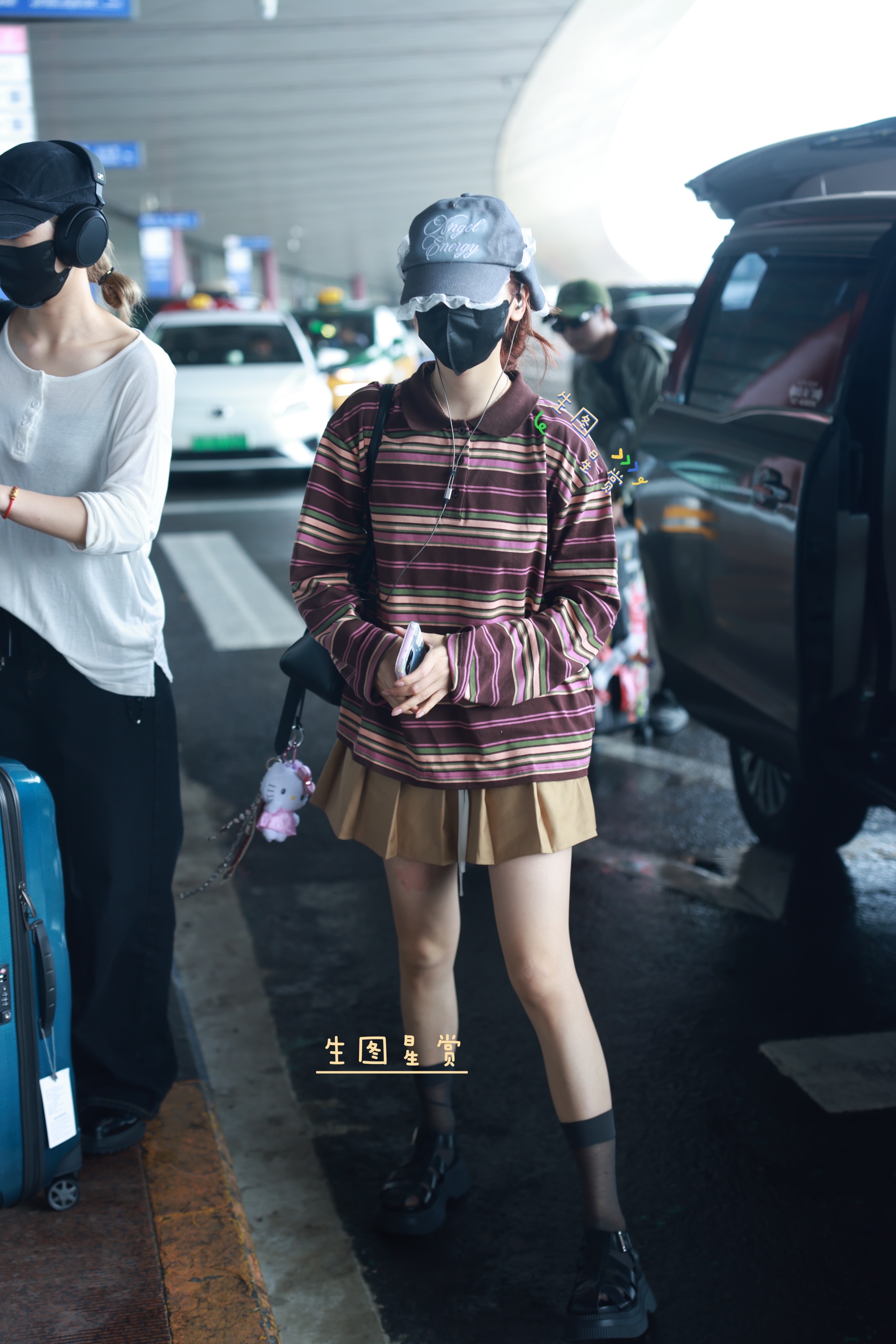 杨超越250728pek出发生图直出，学院风的小杨好米🐏[给你小心心] 杨超越