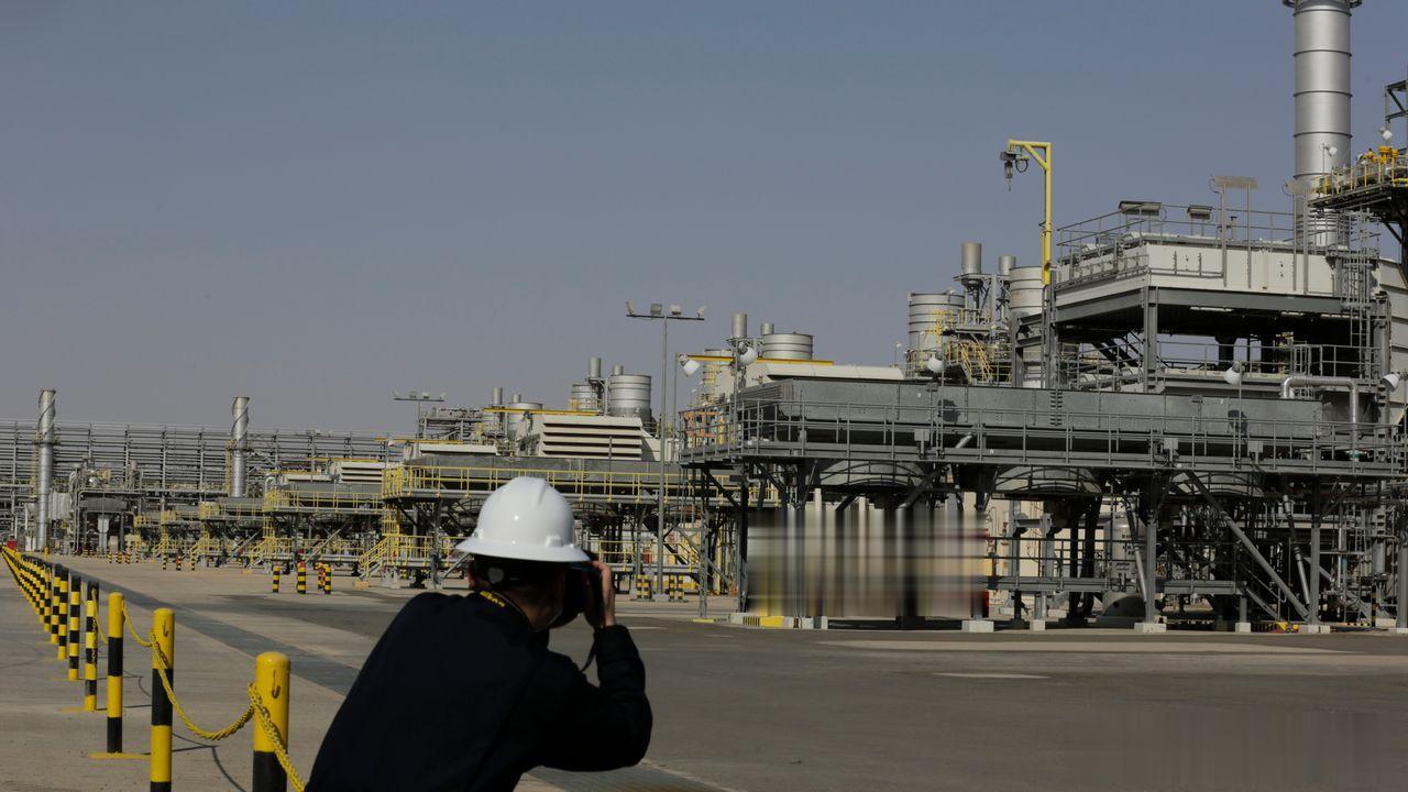 欧洲政客真是“幼稚”，他们花费巨资宣传“摆脱俄罗斯的能源依赖”，结果一眨眼，印度