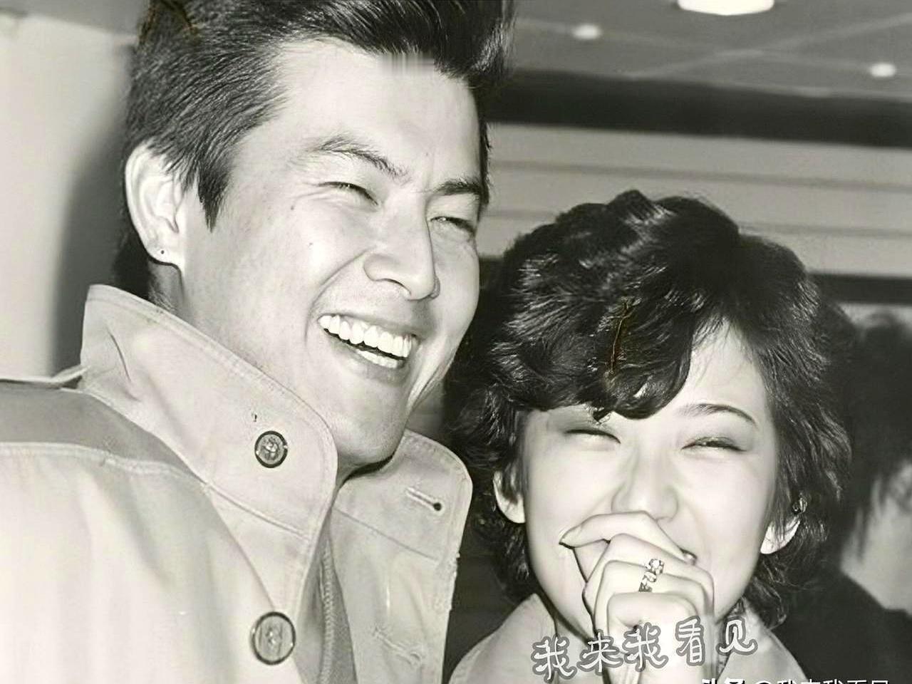 21岁巅峰隐退，婚姻比事业长37年。
 
1980年的日本，女性扎堆往职场冲。
