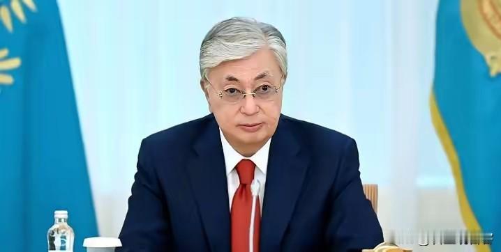 这一手操作，属实把我看笑了，估计俄罗斯那边脸都要绿了。

前脚刚结束访日，顺道去