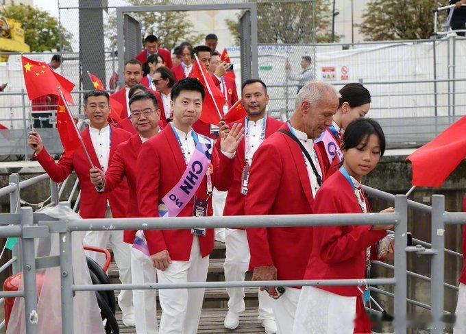 #中国队亮相#给的镜头太少了[融化][融化][融化] ​​​