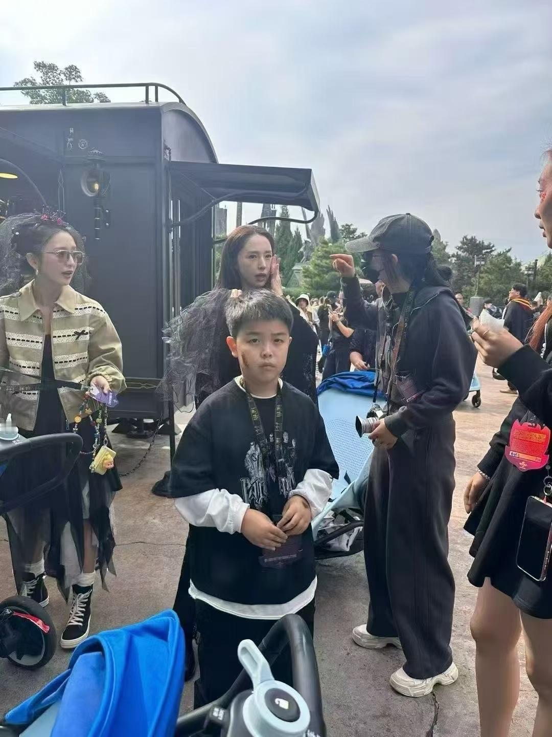 💫佟丽娅&董璇，
      相约环球[爱慕]