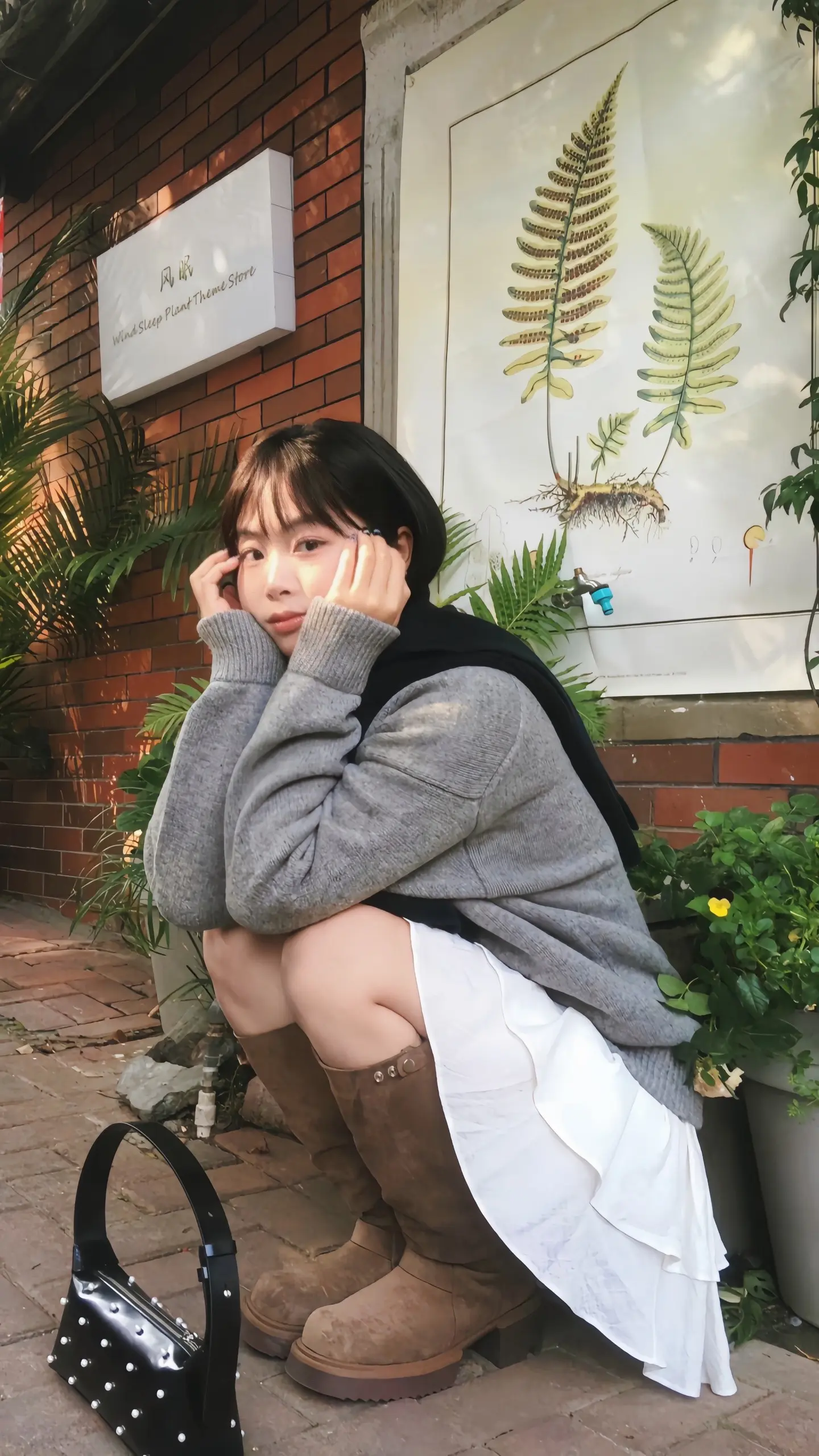 亲爱的大力士小姐，我不希望你被花瓶束缚，做你自己吧，永远绽放永远开心
春日韩系清透氛围感滤镜调色教程来咯～
春天就素要出门和花花草草📷
用到的是美🐰秀咻滤镜 
轻松拯救光线发暗的照片喜欢！！
可以wink画质修复一下更清晰～
 