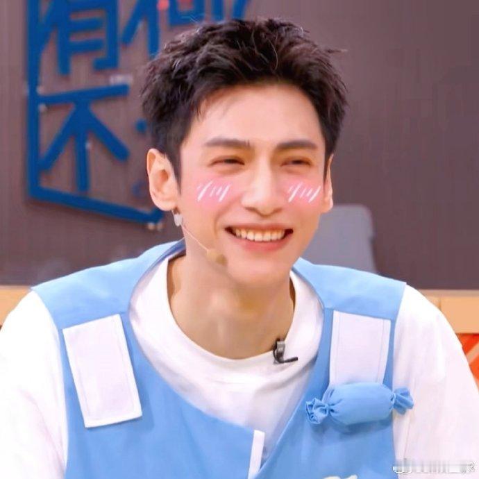 罗云熙[超话]罗云熙在外面有灌汤包了罗云熙你别问了！再问我都要跟着好奇灌汤包是谁