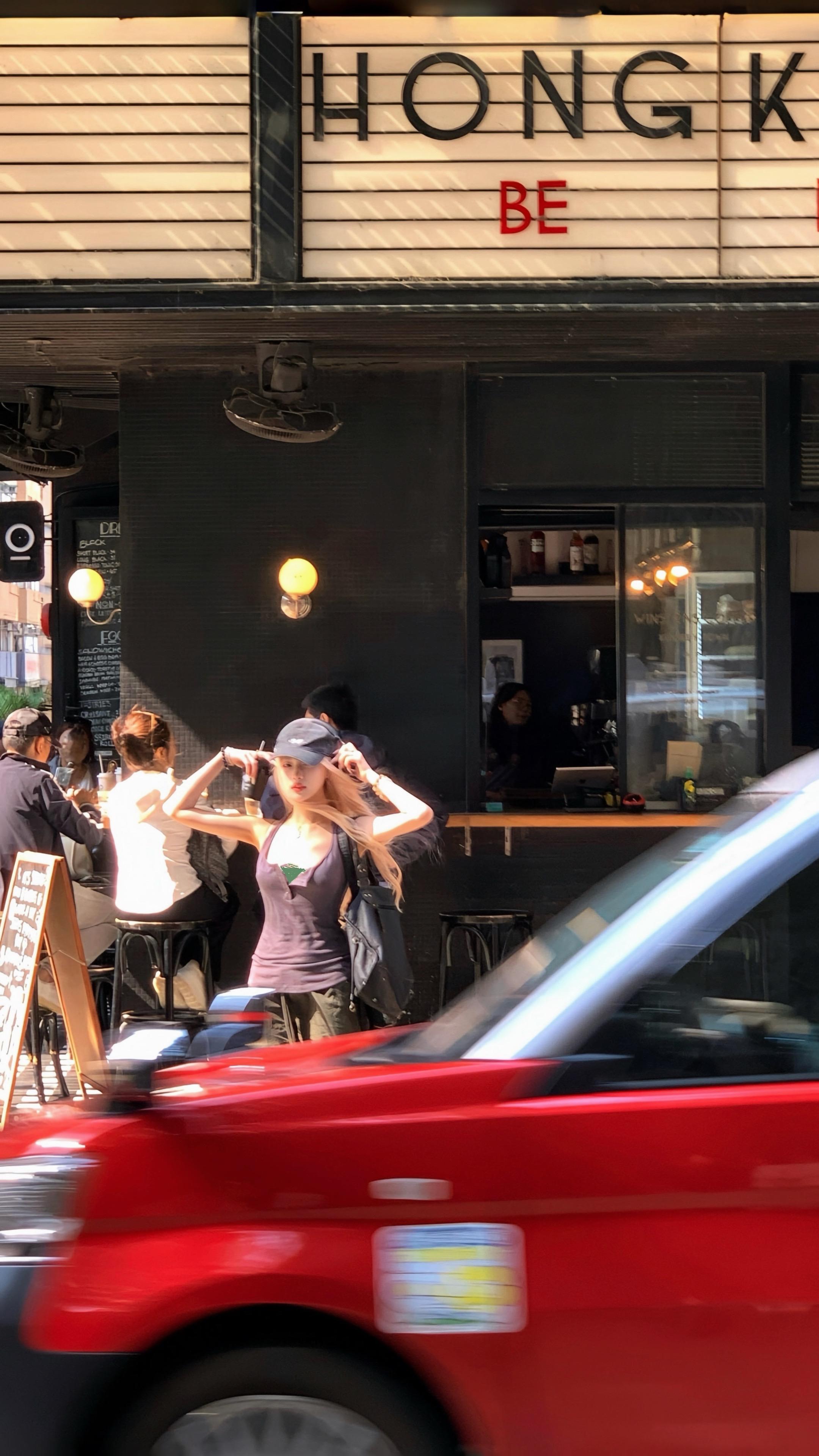 我是一个频繁流泪的人 但也不妨碍我成为一个勇敢独立的小女孩