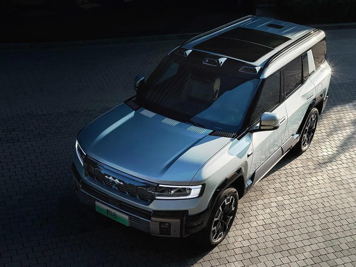 看看2024广州车展这四款硬派“方盒子”SUV：
1、方程豹 豹8：比亚迪和华为