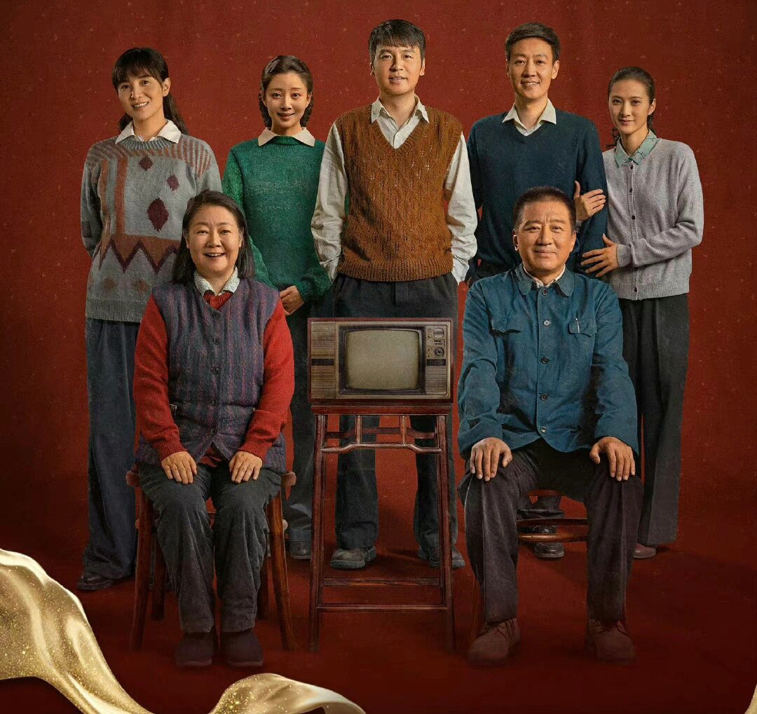 #为什么过年要拍全家福#家庭是人生中最重要的事物之一，而家庭照片则是保留家庭回忆