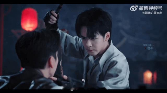 陈伟霆OMG你吓到曾舜晞了救命！陈伟霆这个眼神也太吓人了吧，凌厉得像刀子一样，扑
