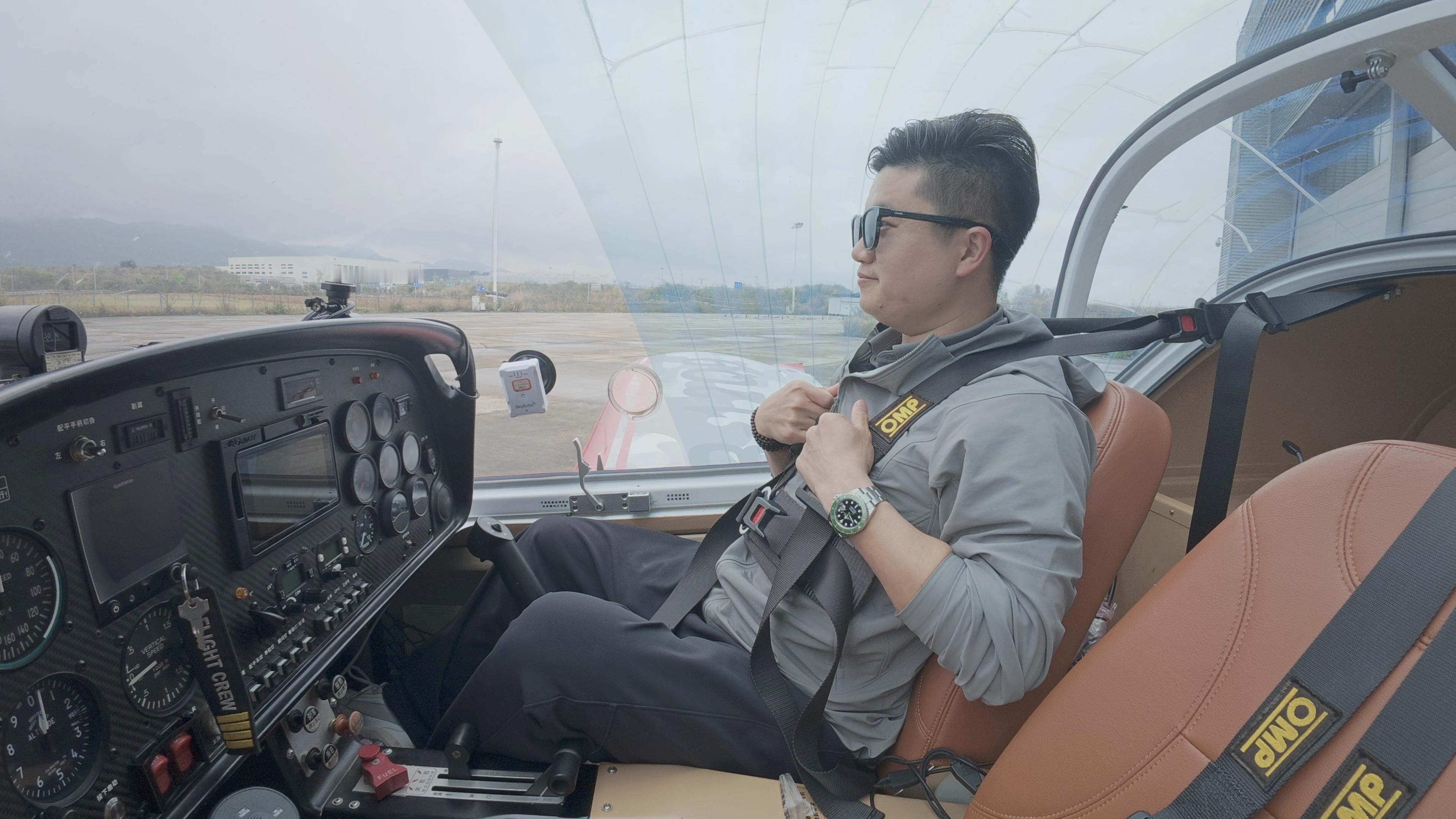 一天学会开飞机，是不是进步有点太快了？