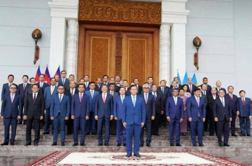 菲律宾倒向了美国，新加坡倒向了美国，柬埔寨倒向了美国，越南也在倒向美国的路上..