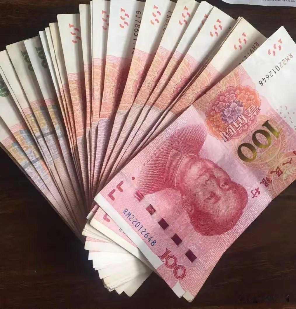 我母亲的老家在长沙大王山，上了年纪后便和我一同住在八方小区。老家那边还有舅舅、姨