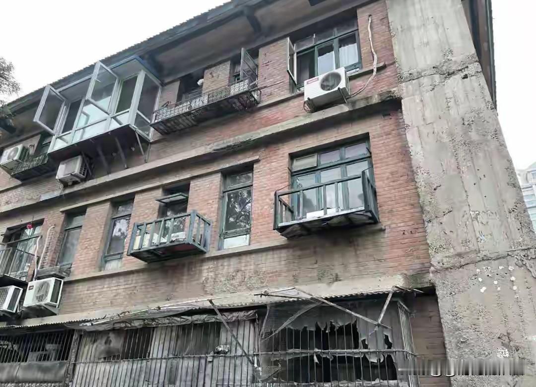 广州这波操作，算是把“卖旧买新”玩明白了——老破小业主终于不用困在原地了！
 