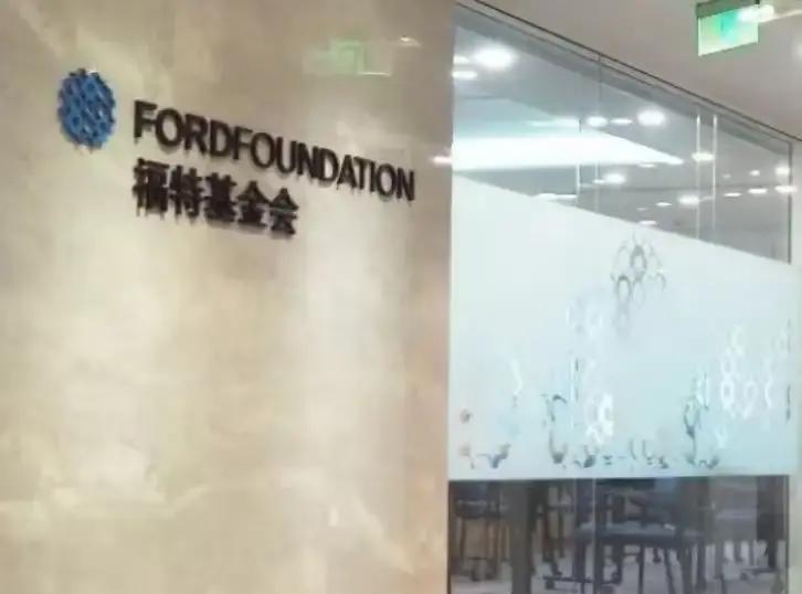 发现一个奇怪现象，美国民主党执政的时候（最近一次是拜登），我们国内的网络平台上，