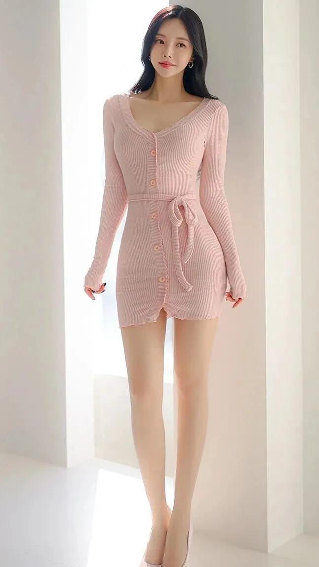 古代用沉鱼落雁
闭月羞花
倾国倾城
来形容美女
而韩国名模孙允珠
我觉得很适合