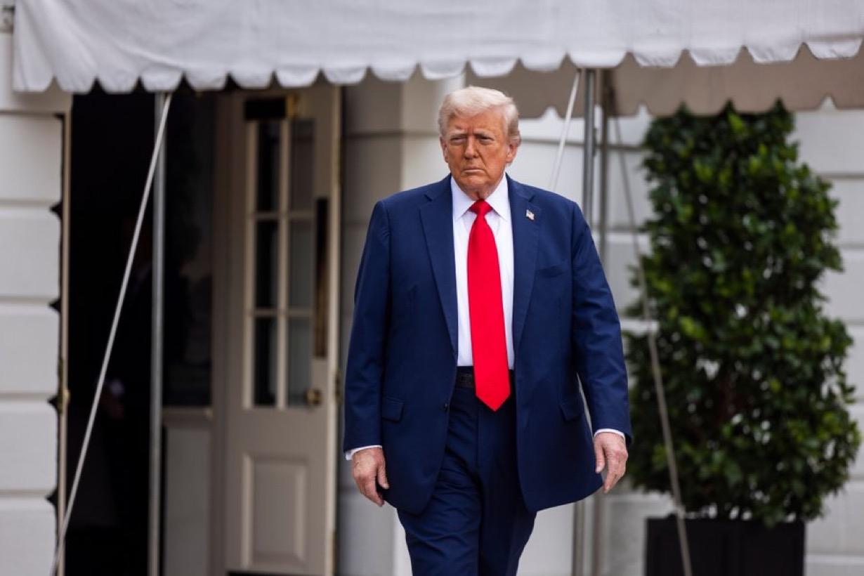 特朗普表示，伊朗和平谈判最早可能在周五重启。

最新报道称，特朗普估计谈判可能在