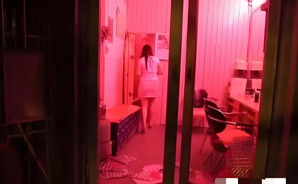 广西，一男子进入养生馆，拉上了窗帘，和老板娘在里面缠 绵，没想到，赵某刚推门出来