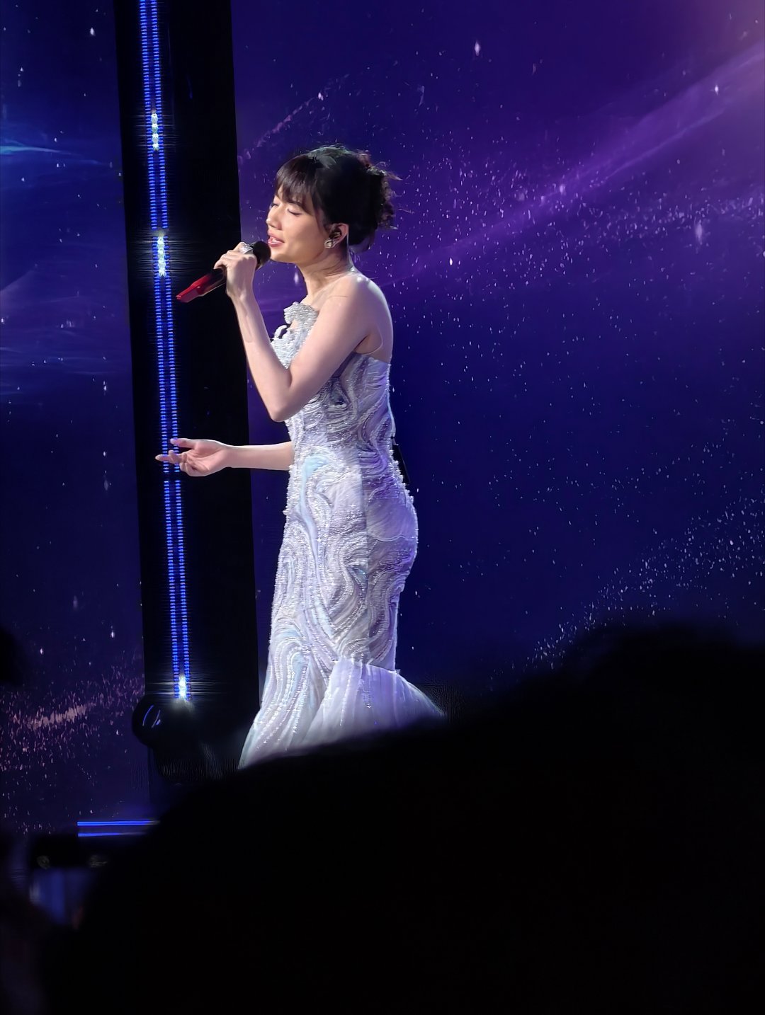 刘惜君啊！！起猛了居然在五菱厂里看明星演唱会 