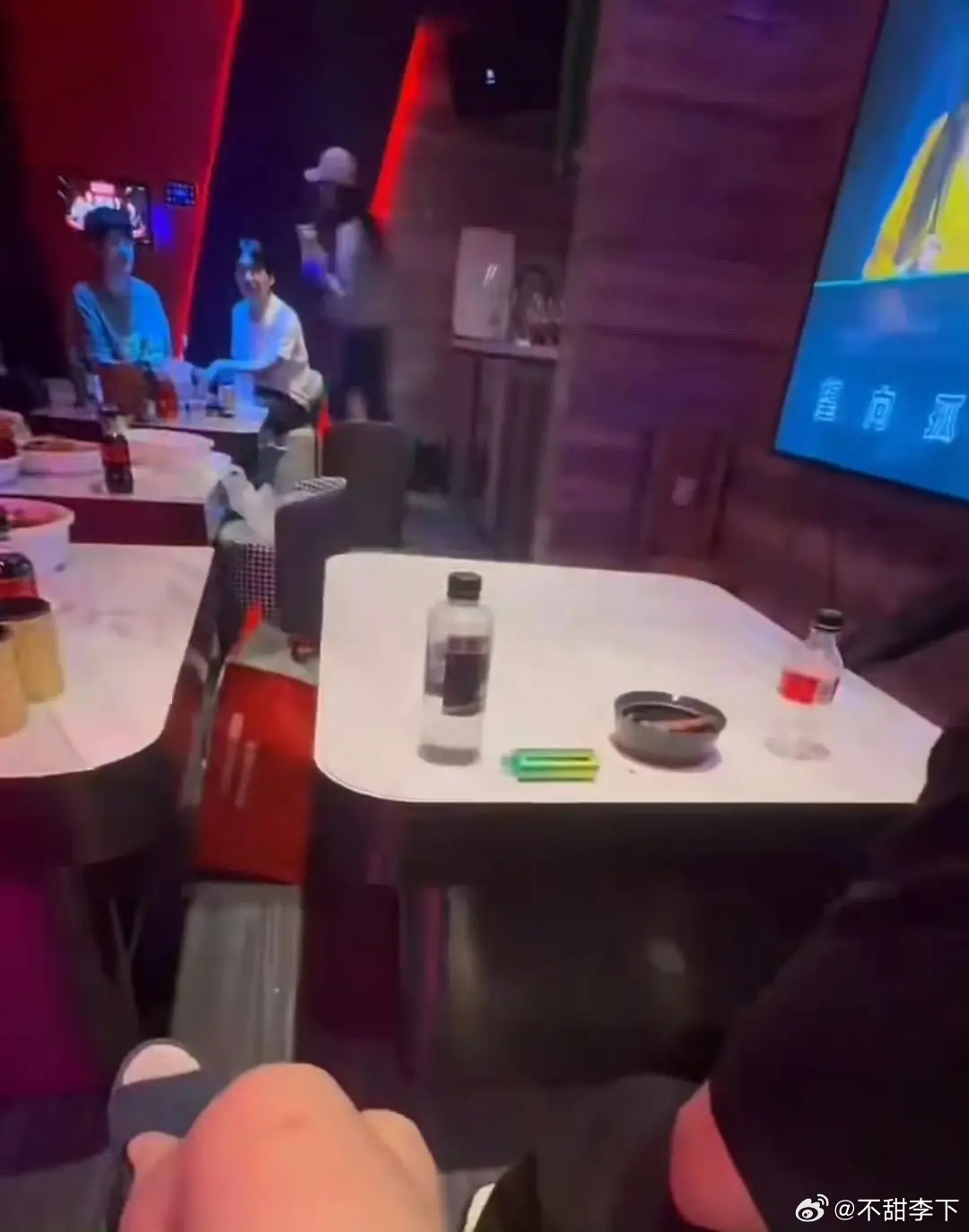 真不像什么别墅娱乐房，就像商k，而且还是不咋高端的那种。不过我刚看有个评论说很像