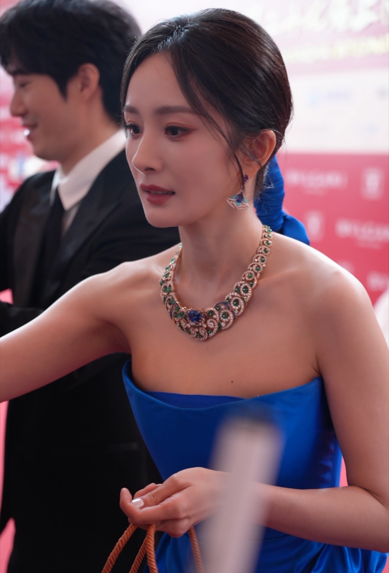 杨幂又在红毯搞抽象要被杨幂迷晕了[awsl][awsl]无美颜无滤镜直出 羡慕这