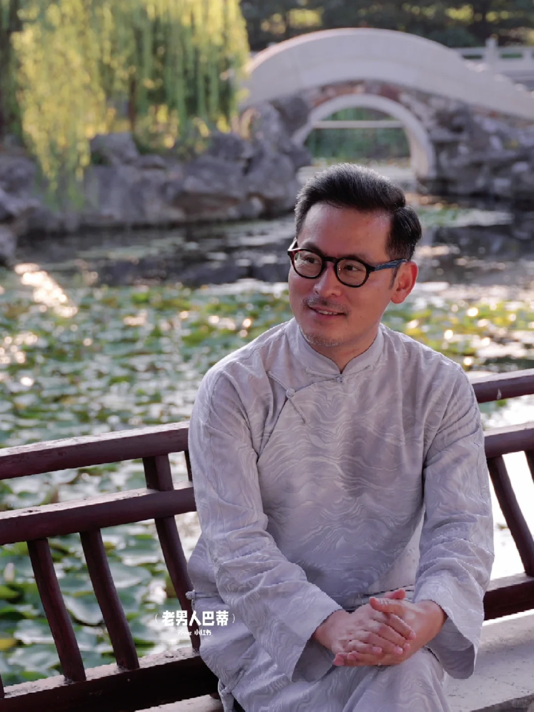 气场全开！长衫体现中国男性的儒雅气质