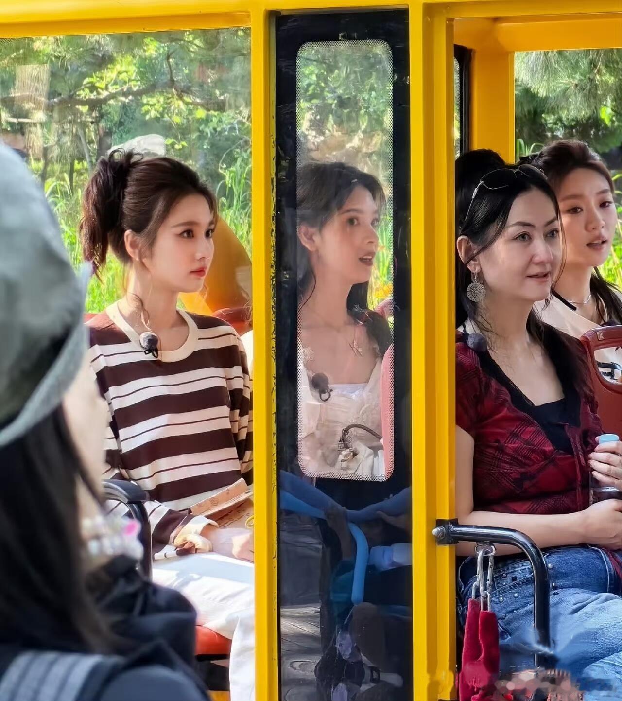 我家那闺女成浪姐团建现场我家那闺女 救命！大型浪姐线下团建实锤。看多了舞台竞技的