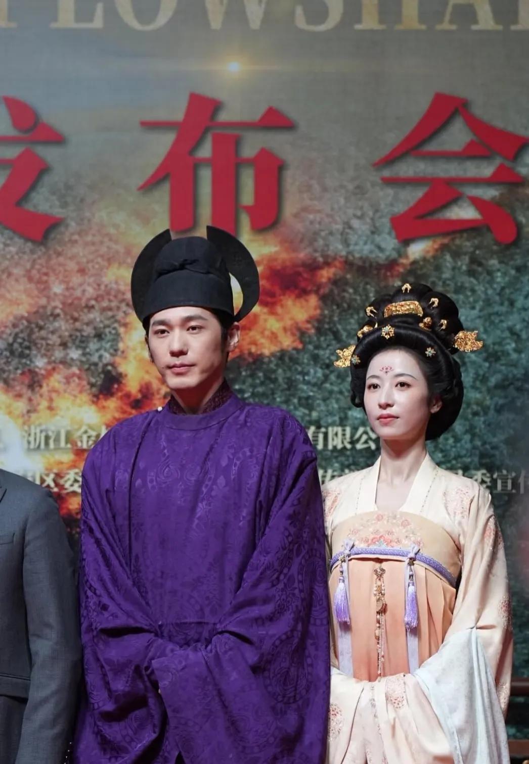 中东局势后，原来这么多明星去旅游。
近日太平年女主周雨彤，她在阿联酋，阿曼度假发