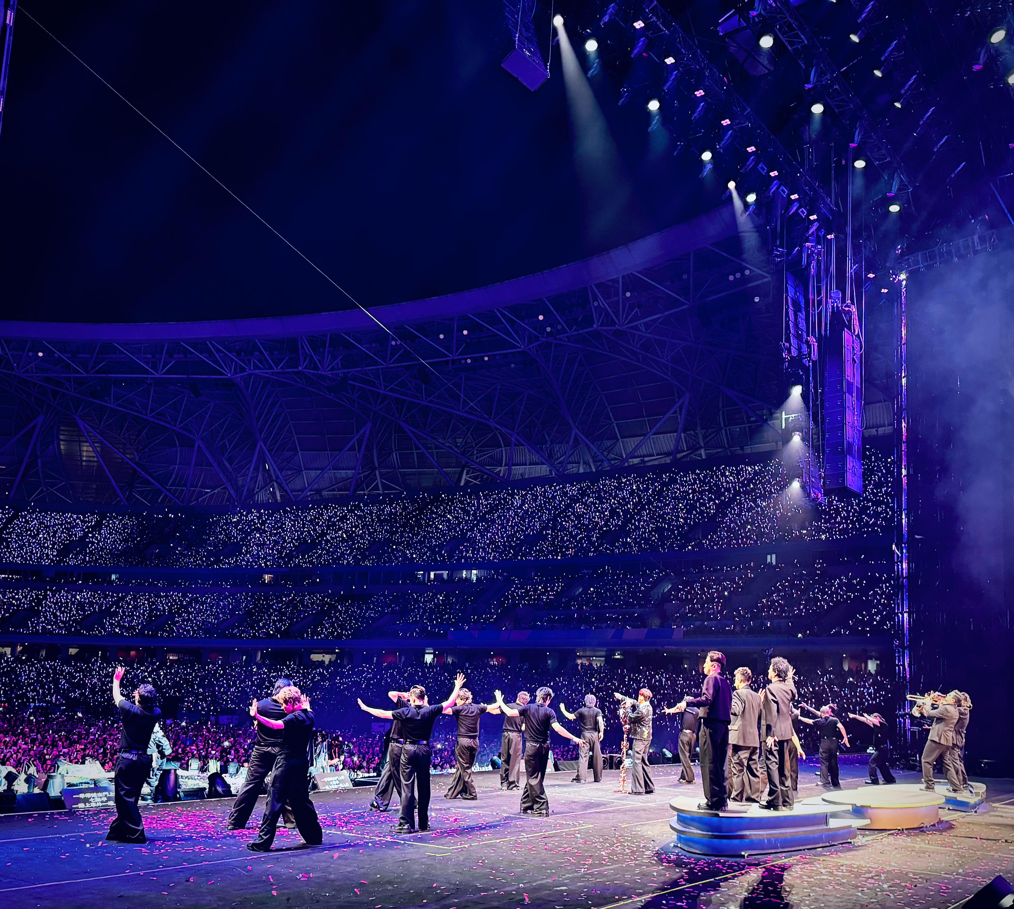 周杰伦烟花杭州嘉年华Ⅱ演唱会圆满落幕，罕见的舞台视角来咯~