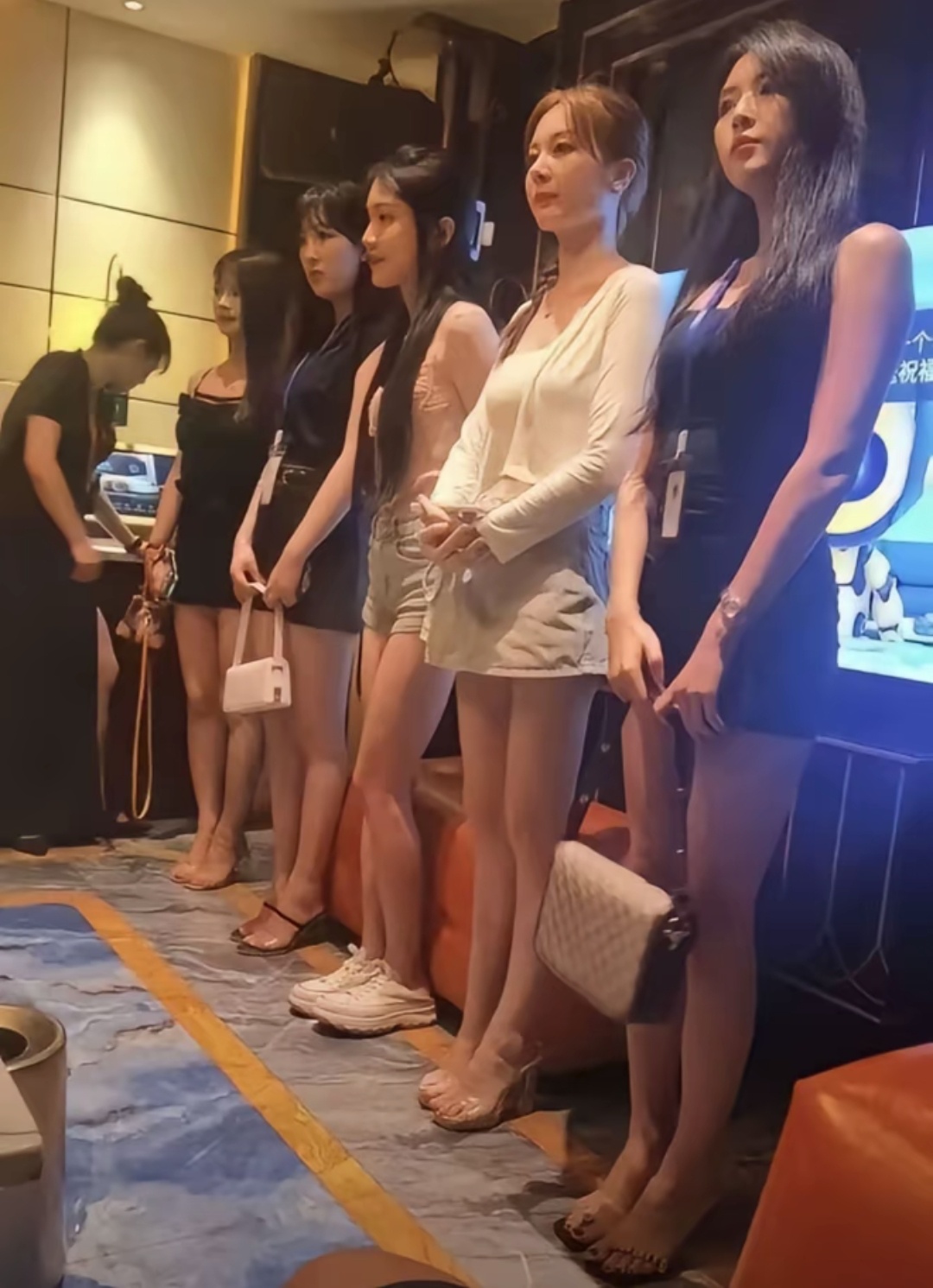 为什么说欧美老爷真的有钱？又为什么说我们是“世界工厂”（就是给欧美老爷打工的）？